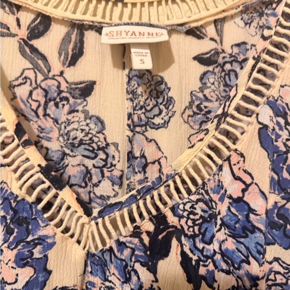 Shyanne Floral Bell Sleeve Dress — Boho Western V-Neck Mini / Tunic — Size Small - Picture 2 of 3